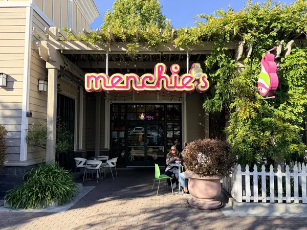 Photo of Menchies restaurant in Belmont — photo 1