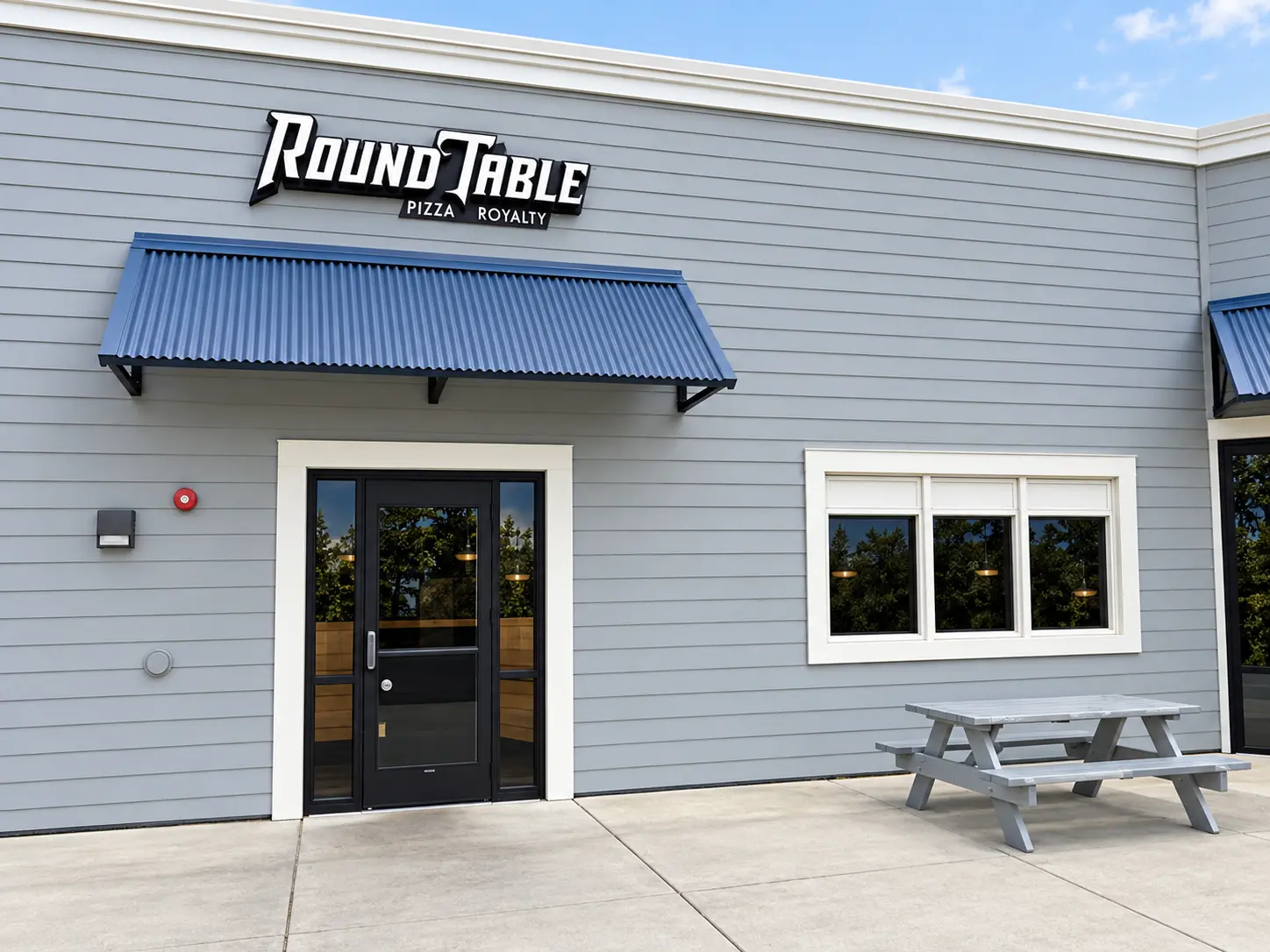 Photo of Round Table Pizza restaurant in Half Moon Bay