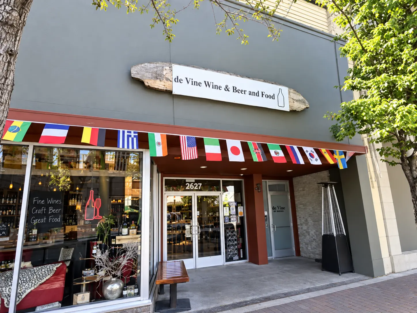 Photo of de Vine Wine & Beer + Food restaurant in Redwood City